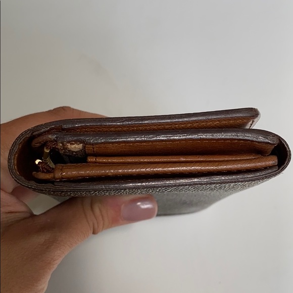 Louis Vuitton Bi-Fold Wallet - Picture 13 of 14